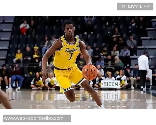 埃奇库姆费城主场首秀表现惊艳球迷热烈掌声致敬